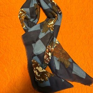 Elegant Blue and Brown Patterned Scarf